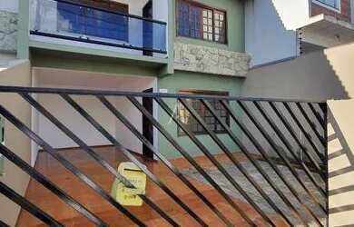 Imagem: A casa possui 3 Dormitórios, 2 Banheiros, 2 Vagas na garagem