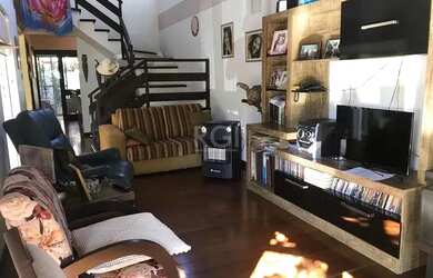 Imagem: A casa em condomínio possui 3 Dormitórios, 1 Banheiro, 2 Vagas