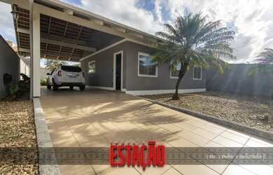 Imagem: A casa possui 3 Dormitórios, 2 Banheiros, 2 Vagas na garagem