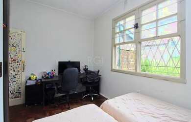 Imagem 10: Casa com três dormitórios com patio grande no bairro Santa Tereza