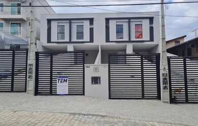 Imagem: A casa possui 2 Dormitórios, 2 Banheiros, 2 Vagas na garagem