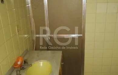 Imagem 14: Apartamento de 2 (dois) dormitórios na rua Santo Antônio, muito bem localizado, ficando a