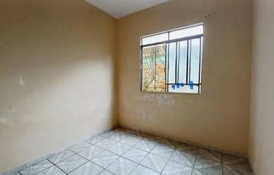 Imagem: A casa possui 4 Dormitórios, 2 Banheiros, 2 Vagas na garagem