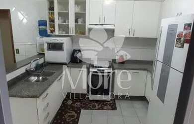 Imagem: A casa possui 3 Dormitórios, 2 Banheiros, 4 Vagas na garagem