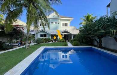 Imagem: A casa em condomínio possui 4 Dormitórios, 5 Banheiros, 2