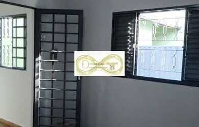 Imagem: A casa possui 2 Dormitórios, 1 Banheiro, 1 Vaga na garagem