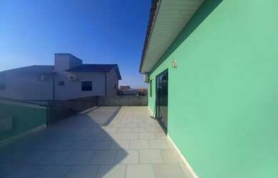 Imagem: A casa possui 4 Dormitórios, 3 Banheiros, 3 Vagas na garagem