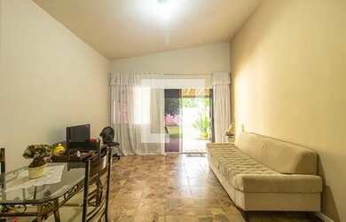 Imagem: A casa possui 2 Dormitórios, 1 Banheiro, 4 Vagas na garagem