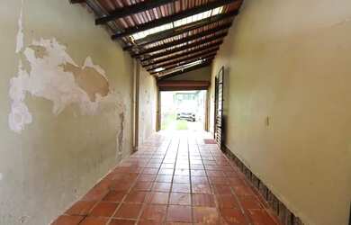 Imagem 16: Casa com três dormitórios com patio grande no bairro Santa Tereza