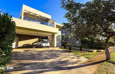 Imagem: A casa em condomínio possui 3 Dormitórios, 5 Banheiros, 4