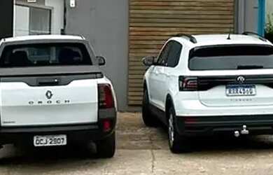 Imagem: A casa possui 4 Dormitórios, 3 Banheiros, 4 Vagas na garagem