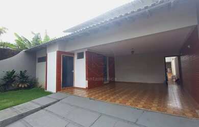 Imagem 2: Casa para alugar na Região Central de Londrina com 5 quartos próxima ao Country Club