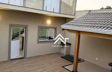 Imagem: A casa possui 3 Dormitórios, 3 Banheiros, 2 Vagas na garagem