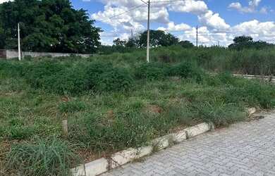 Imagem: O terreno possui 400m² de Área e está localizado em Ponte