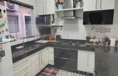 Imagem: A casa em condomínio possui 3 Dormitórios, 2 Banheiros, 2