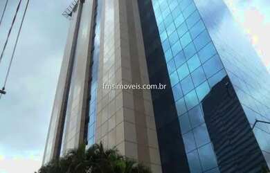 Imagem: O depósito possui 5 Vagas na garagem e 387m² de Área e está