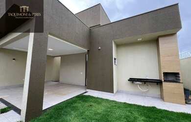 Imagem: A casa possui 3 Dormitórios, 2 Banheiros, 2 Vagas na garagem