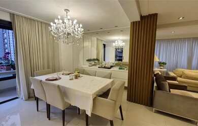 Imagem: O apartamento possui 4 Dormitórios, 5 Banheiros, 3 Vagas na