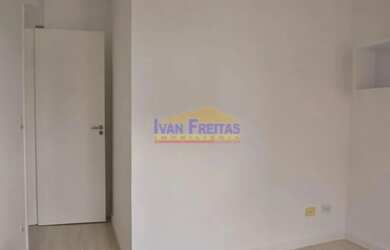 Imagem 12: Amplo apartamento semimobiliado com sacada no Novo Mundo