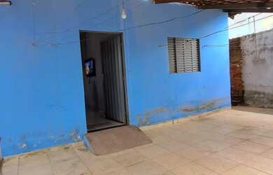 Imagem: A casa possui 2 Dormitórios, 2 Banheiros, 3 Vagas na garagem