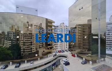 Imagem: O apartamento possui 4 Dormitórios, 5 Banheiros, 4 Vagas na