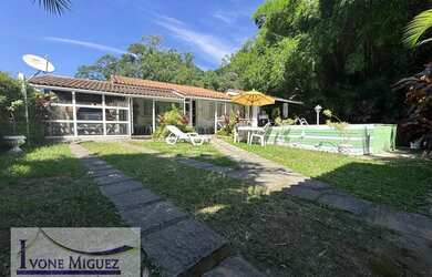 Imagem: A casa possui 3 Dormitórios, 2 Banheiros, 125m² de Área e