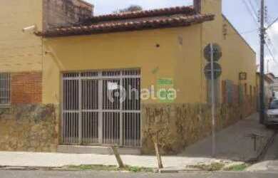 Imagem: A casa possui 3 Dormitórios, 2 Banheiros, 1 Vaga na garagem