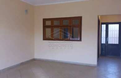 Imagem: A casa possui 3 Dormitórios, 4 Banheiros, 2 Vagas na garagem