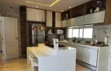 Imagem: A casa em condomínio possui 4 Dormitórios, 5 Banheiros, 2