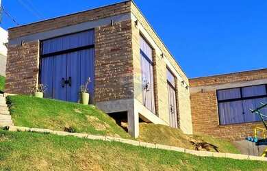 Imagem 2: Descubra o Seu Refúgio de Luxo em Três Rios Casa de Pedra no Condomínio...