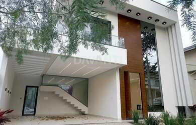 Imagem: A casa em condomínio possui 4 Dormitórios, 5 Banheiros, 4