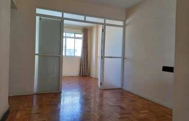 Imagem: O apartamento possui 1 Dormitório, 1 Banheiro, 1 Vaga na garagem