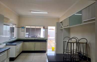 Imagem 6: Casa com piscina. Piscina, Churrasqueira, Ar-condicionadoe250m² de Área