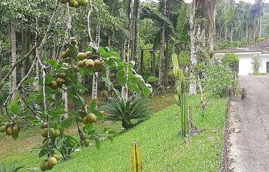 Imagem: A casa possui 4 Dormitórios, 4 Banheiros, 4 Vagas na garagem
