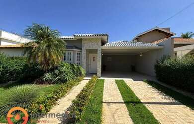 Imagem: A casa possui 3 Dormitórios, 4 Banheiros, 4 Vagas na garagem