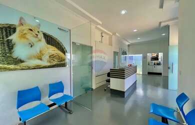 Imagem: O depósito possui 3 Vagas na garagem e 295m² de Área e está