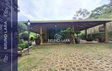 Imagem: A casa em condomínio à venda possui 4 Dormitórios, 5 Banheiros