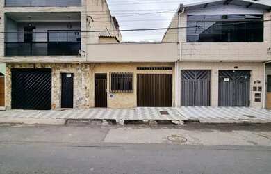 Imagem: A casa possui 2 Dormitórios, 2 Banheiros, 1 Vaga na garagem