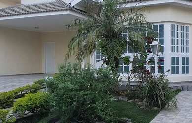 Imagem: A casa em condomínio possui 5 Dormitórios, 5 Banheiros, 4