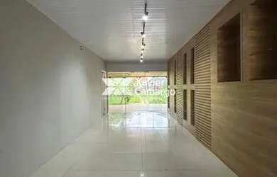 Imagem: O depósito possui 3 Vagas na garagem, 221m² de Área e está