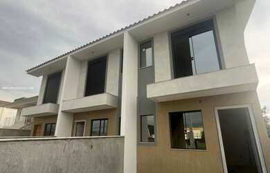 Imagem: A casa possui 3 Dormitórios, 3 Banheiros, 2 Vagas na garagem