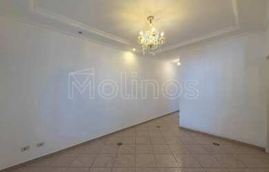 Imagem: A casa possui 2 Dormitórios, 2 Banheiros, 2 Vagas na garagem