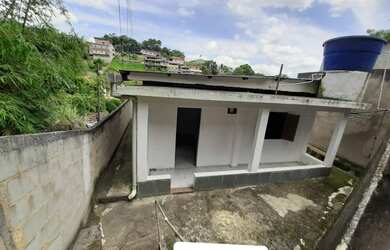 Imagem: A casa possui 2 Dormitórios, 1 Banheiro e está localizado