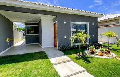 Imagem: A casa possui 2 Dormitórios, 1 Banheiro, 2 Vagas na garagem