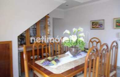 Imagem: A casa possui 5 Dormitórios, 5 Banheiros, 4 Vagas na garagem