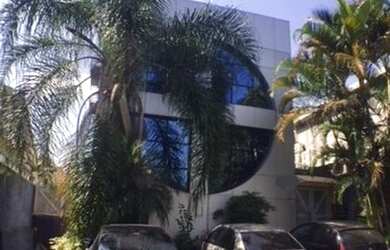 Imagem: O depósito possui 3 Vagas na garagem, 124m² de Área e está