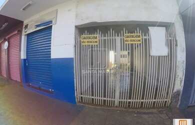 Imagem: O depósito possui 4 Vagas na garagem, 220m² de Área e está