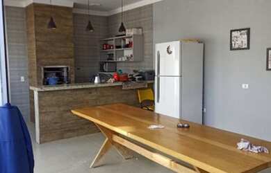 Imagem 4: Casa em Apucarana. Churrasqueira, Ar-condicionado, 240m² de Áreae3 Vagas...