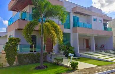 Imagem: A casa possui 4 Dormitórios, 5 Banheiros, 4 Vagas na garagem