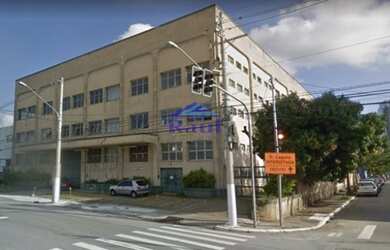 Imagem: O depósito possui 5 Vagas na garagem e 3082m² de Área e está